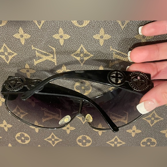 LVee sunglasses glasses monogram to match your bag or purse 😍💎🔥 - Picture 4 of 4